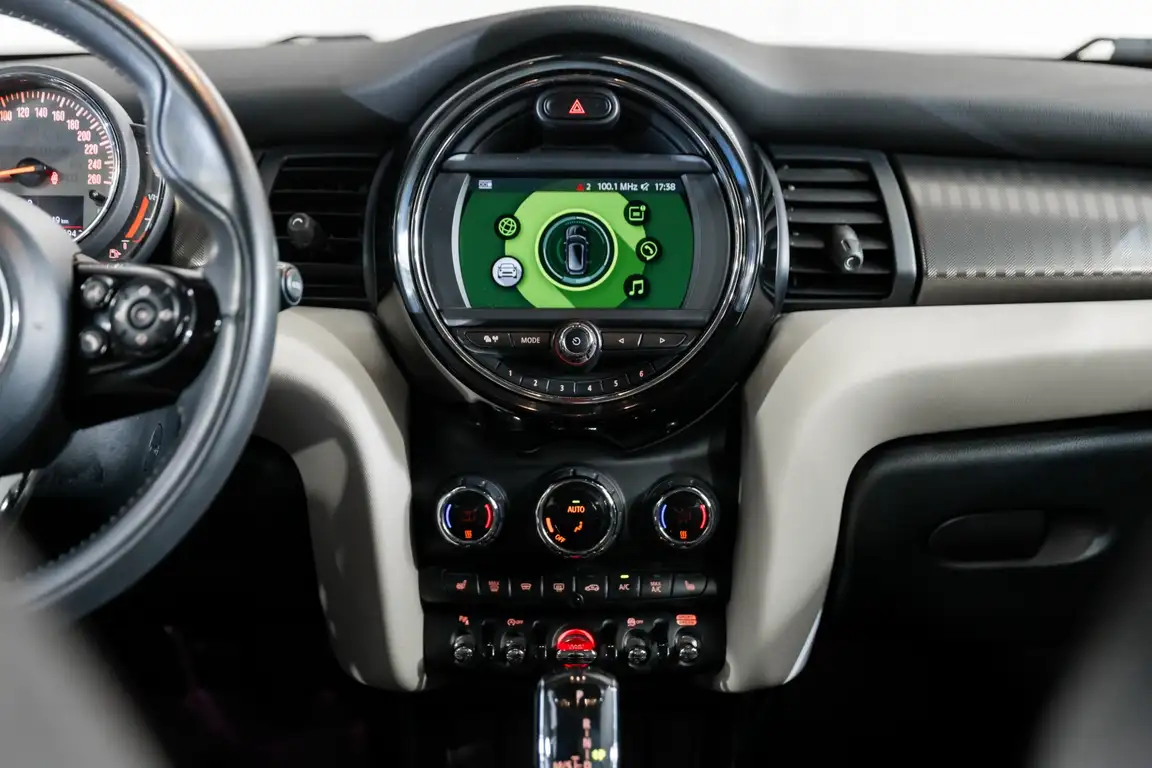 MINI HATCH