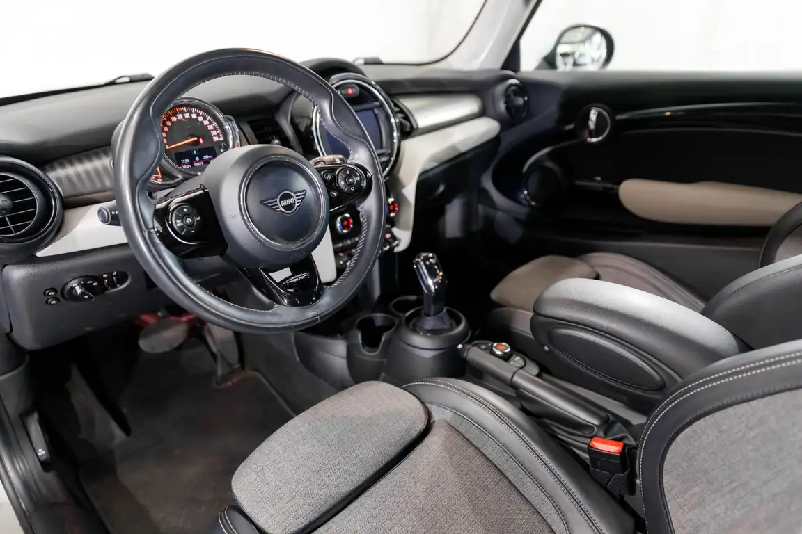 MINI HATCH