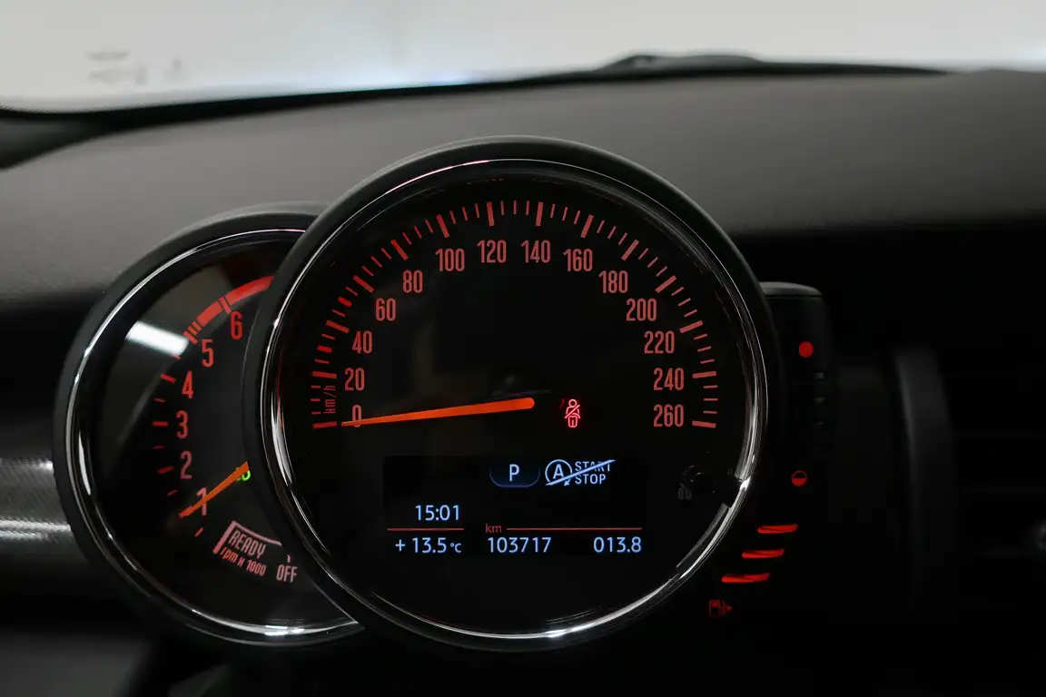 MINI HATCH