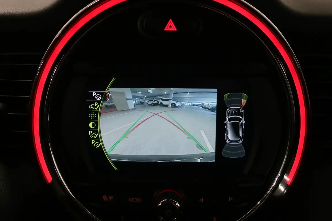 MINI HATCH