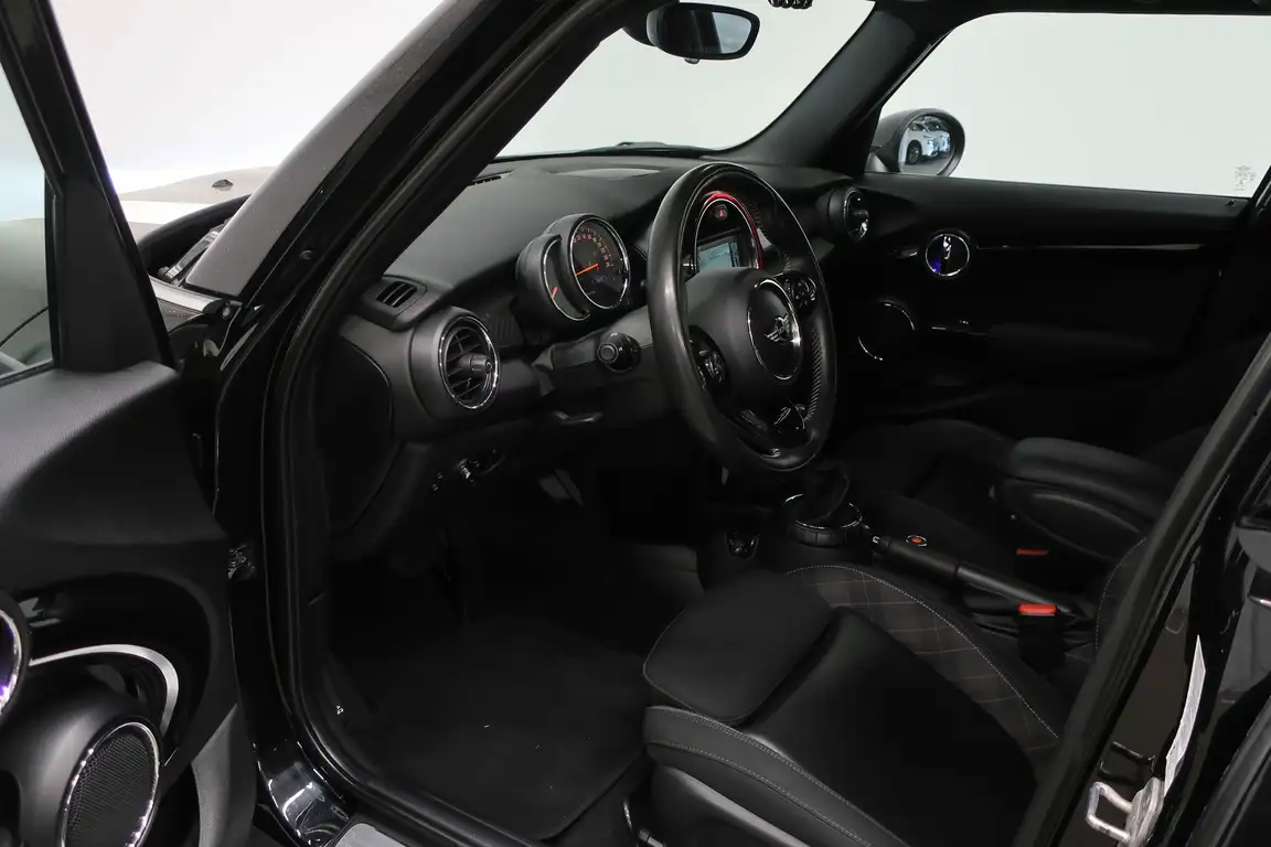 MINI HATCH