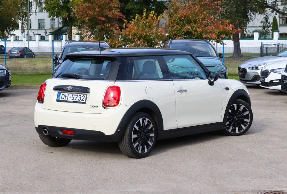 MINI HATCH