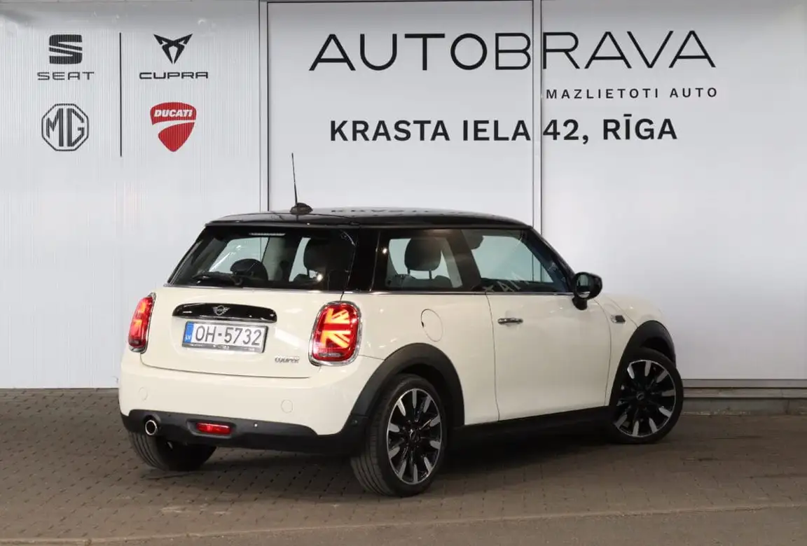 MINI HATCH