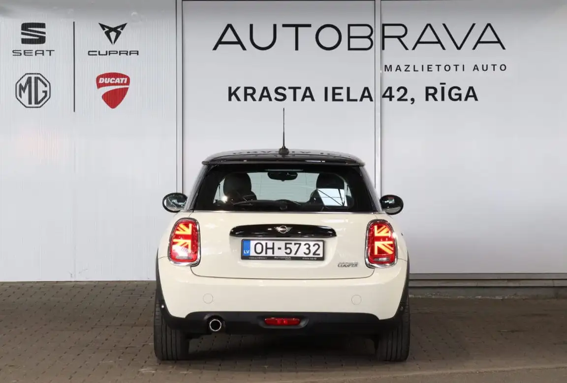 MINI HATCH