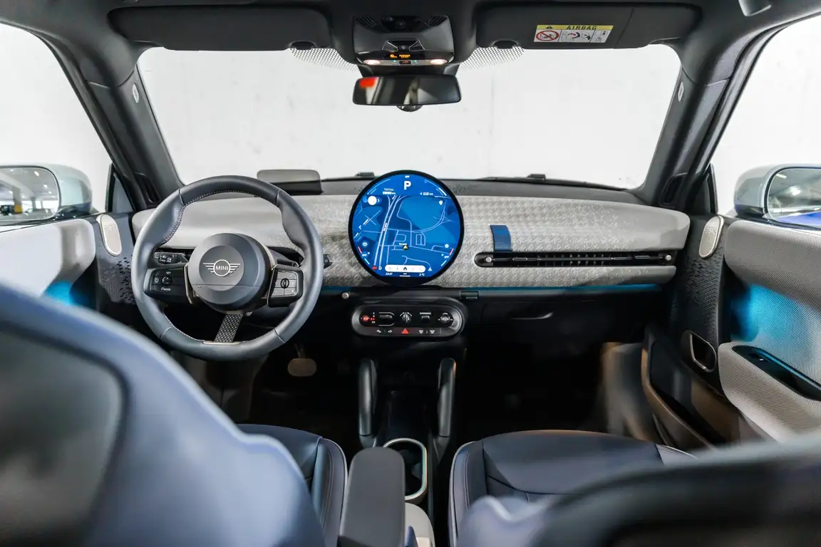MINI HATCH