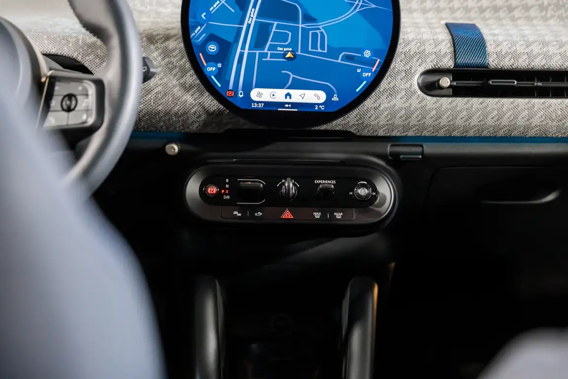 MINI HATCH