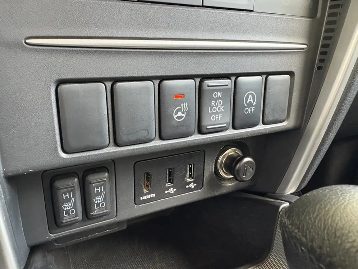MITSUBISHI L 200