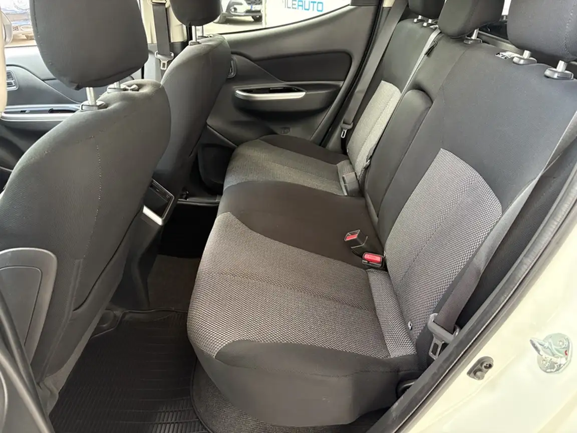 MITSUBISHI L 200
