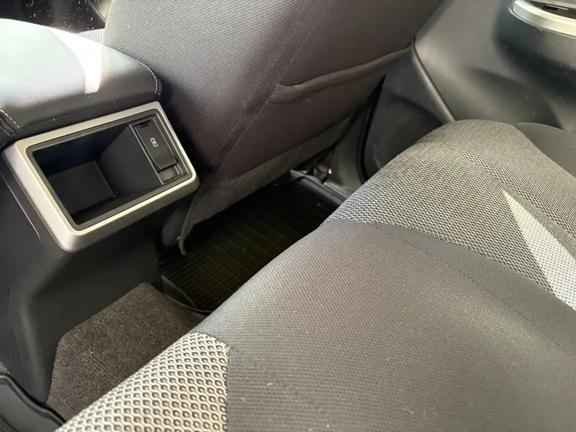 MITSUBISHI L 200