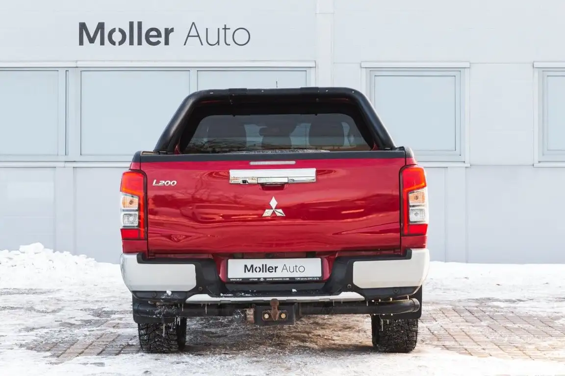 MITSUBISHI L200