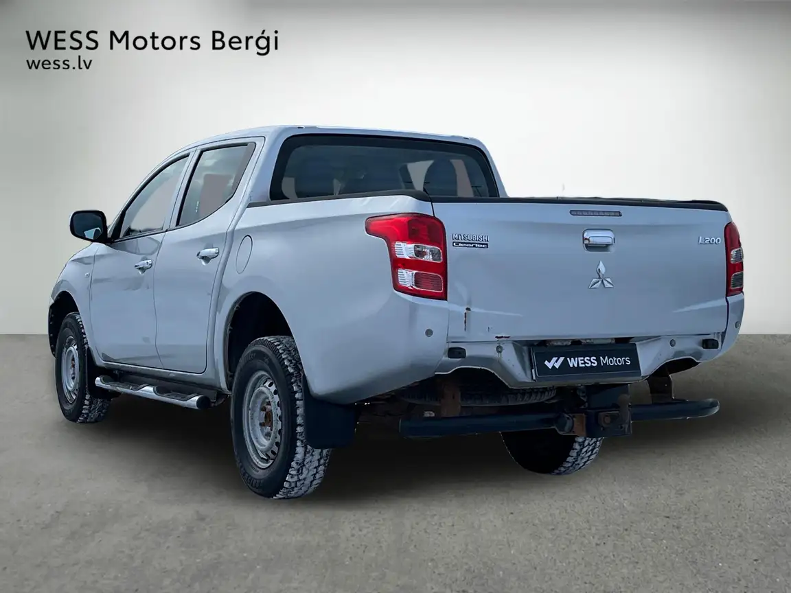MITSUBISHI L200