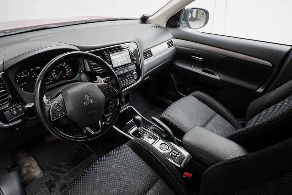 MITSUBISHI OUTLANDER