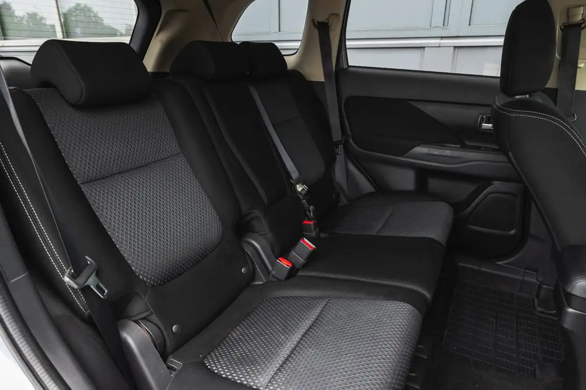 MITSUBISHI OUTLANDER