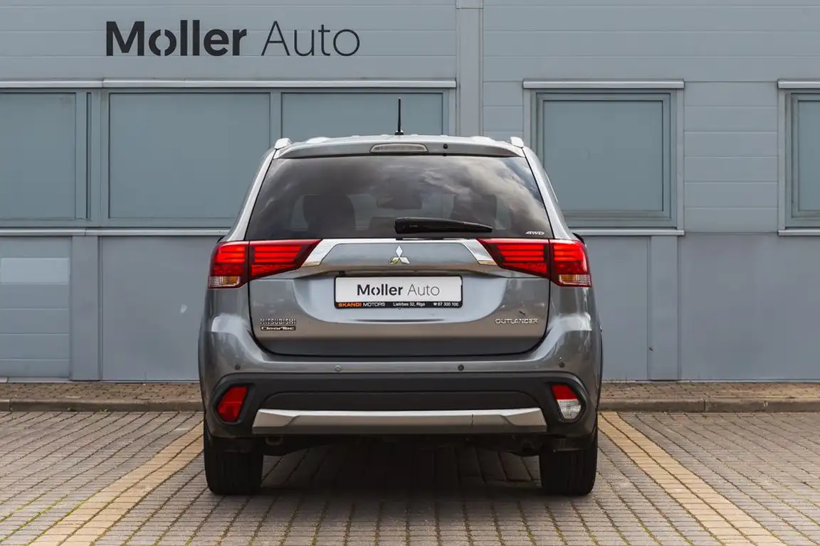 MITSUBISHI OUTLANDER