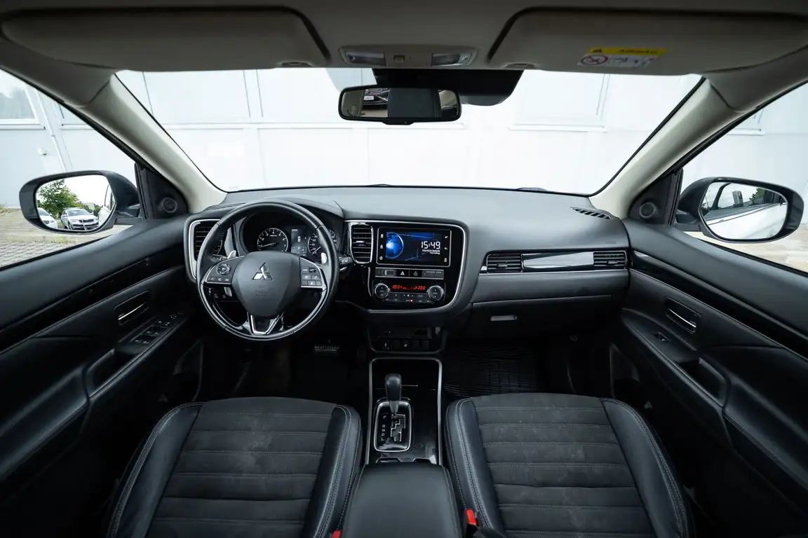 MITSUBISHI OUTLANDER