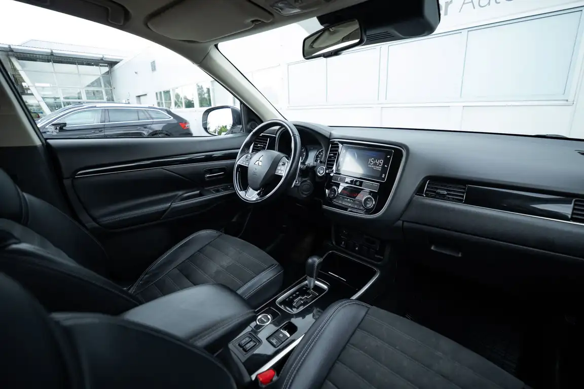 MITSUBISHI OUTLANDER