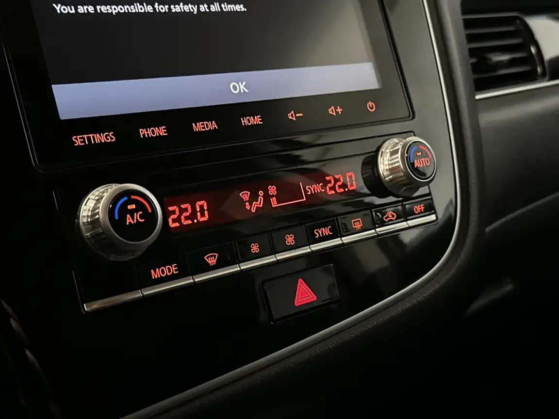 MITSUBISHI OUTLANDER