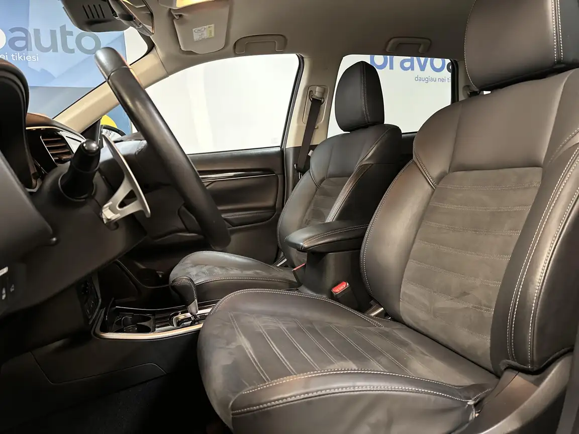 MITSUBISHI OUTLANDER