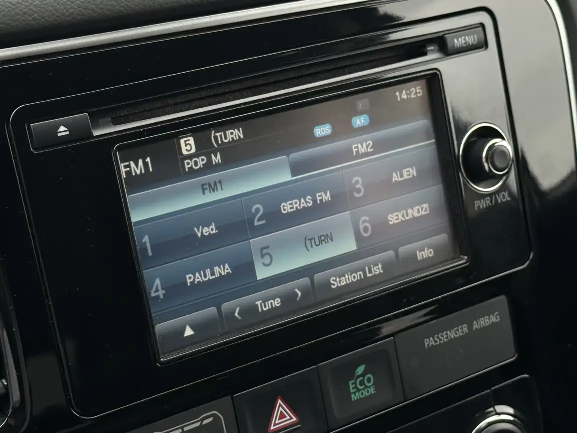 MITSUBISHI OUTLANDER