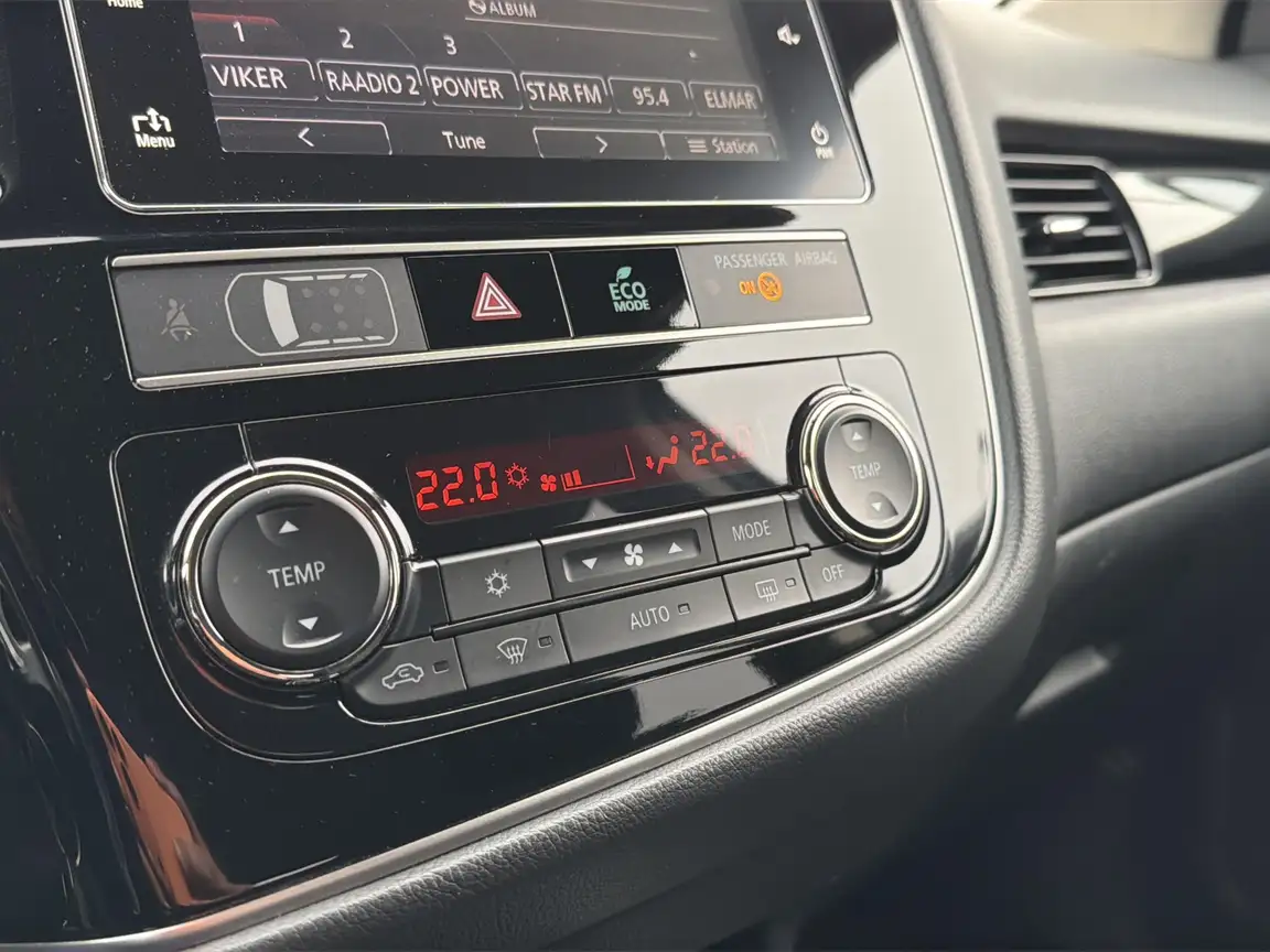 MITSUBISHI OUTLANDER