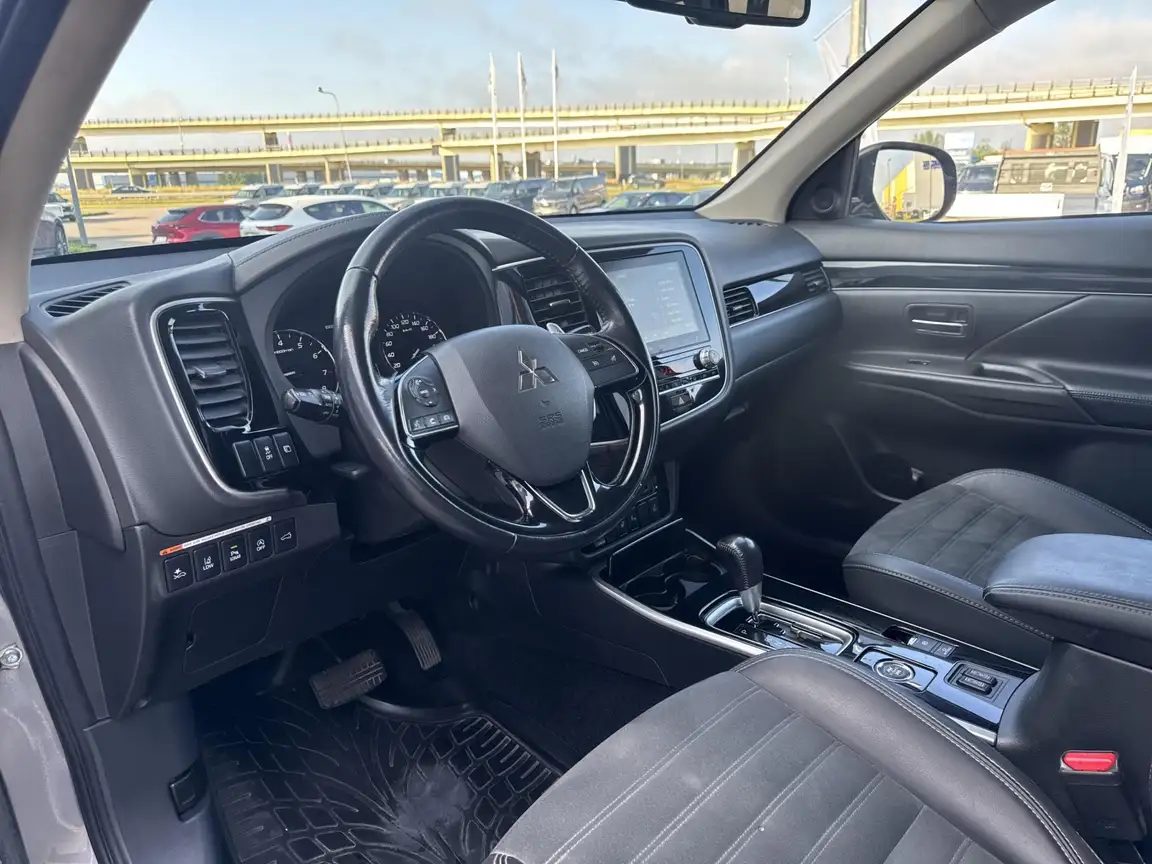 MITSUBISHI OUTLANDER