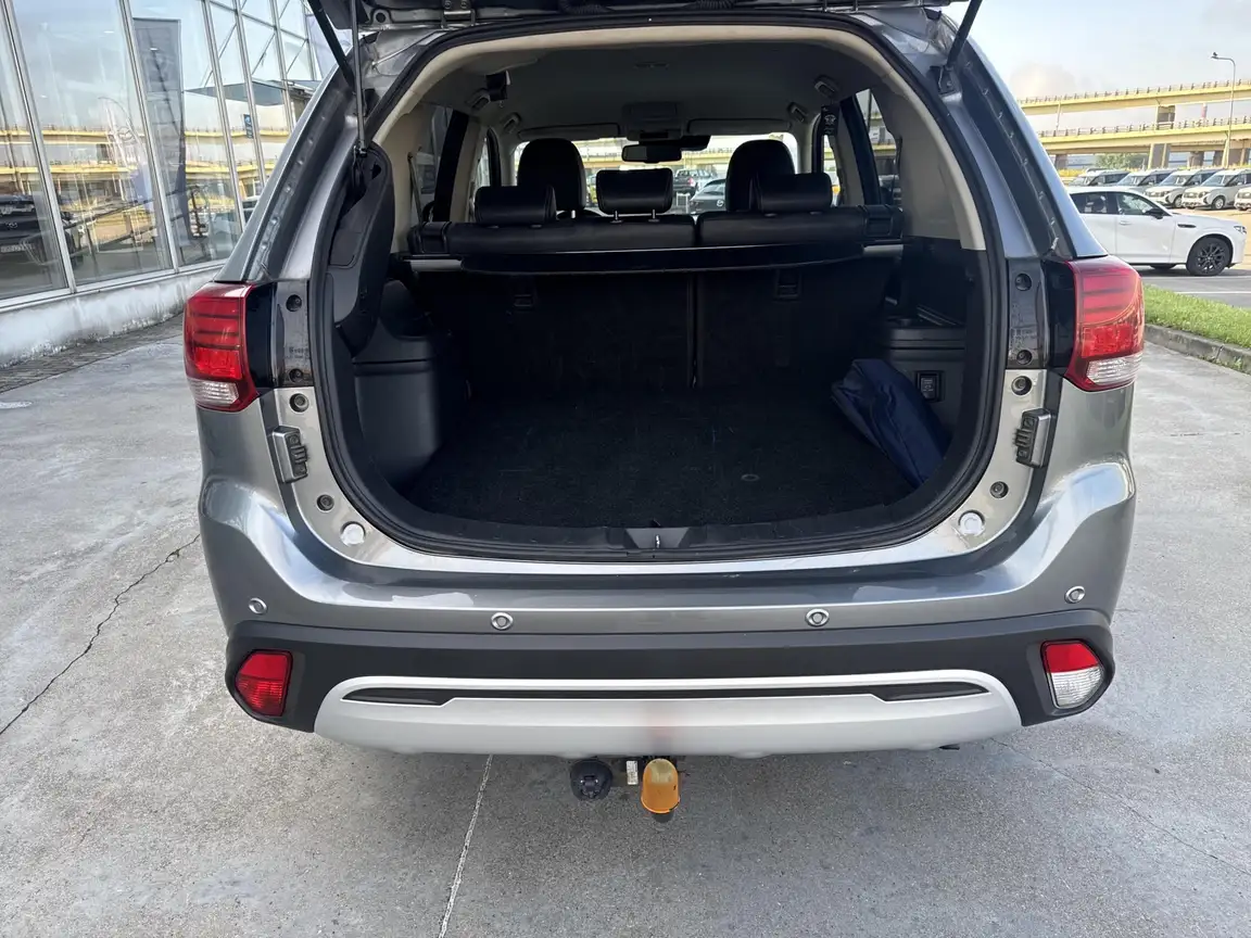 MITSUBISHI OUTLANDER