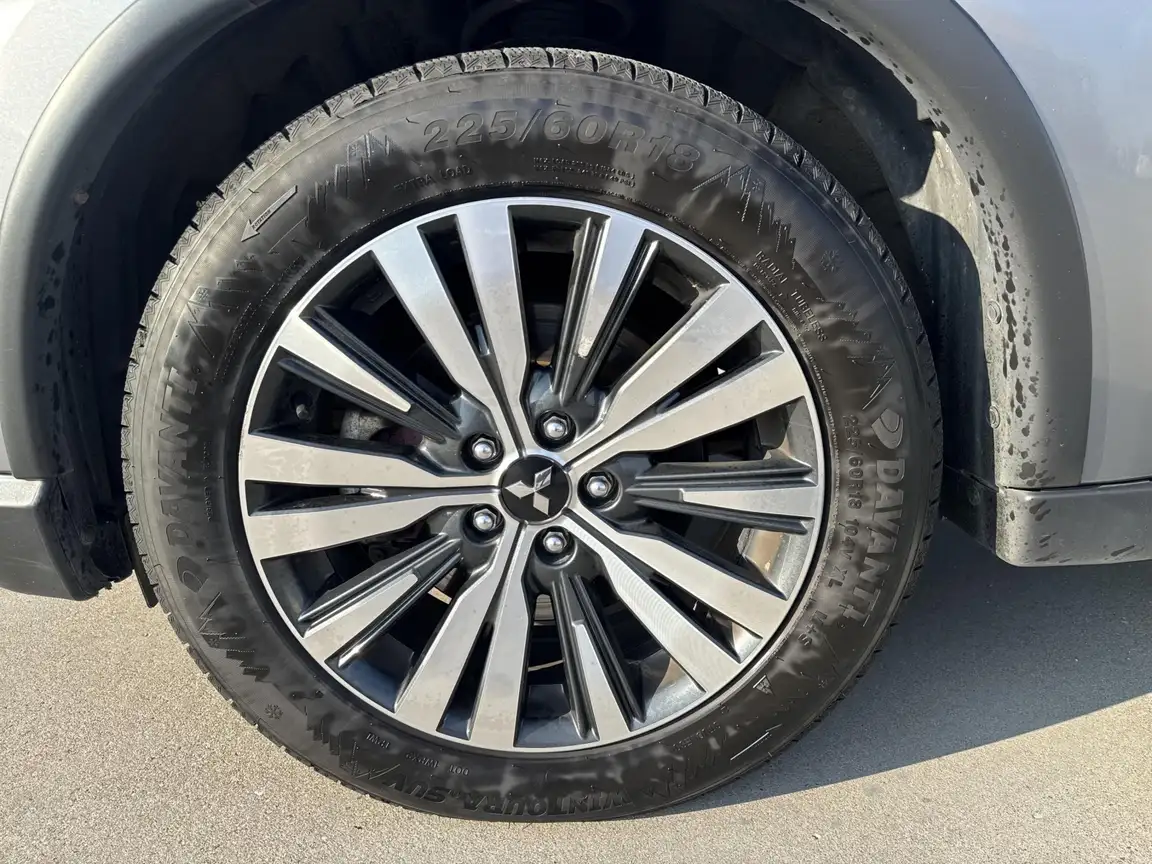 MITSUBISHI OUTLANDER