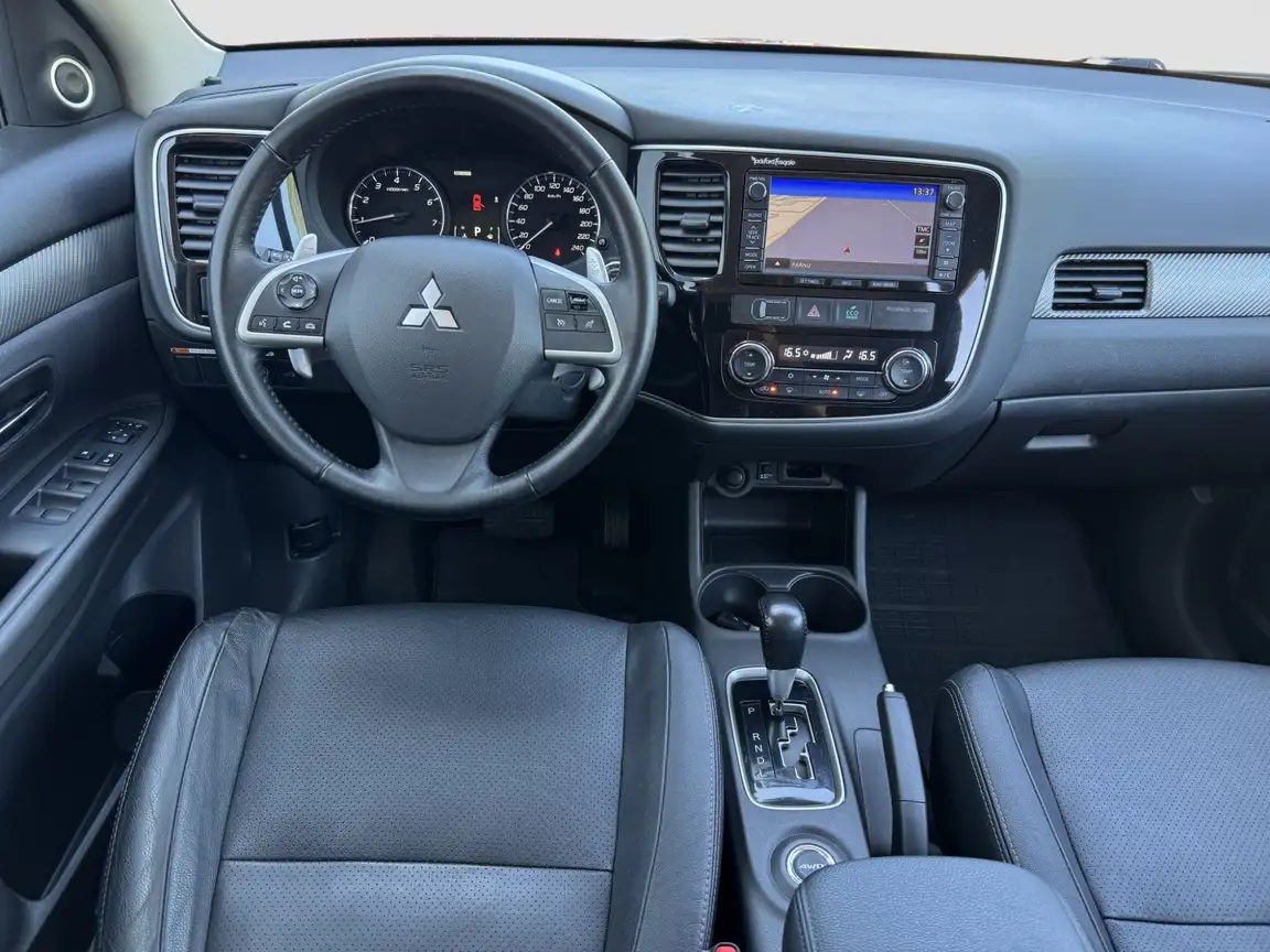 MITSUBISHI OUTLANDER