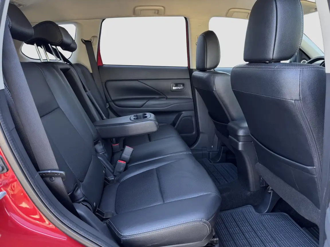 MITSUBISHI OUTLANDER