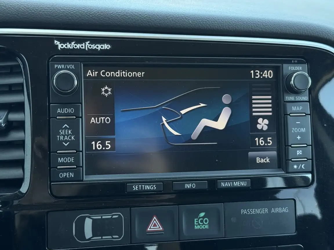 MITSUBISHI OUTLANDER