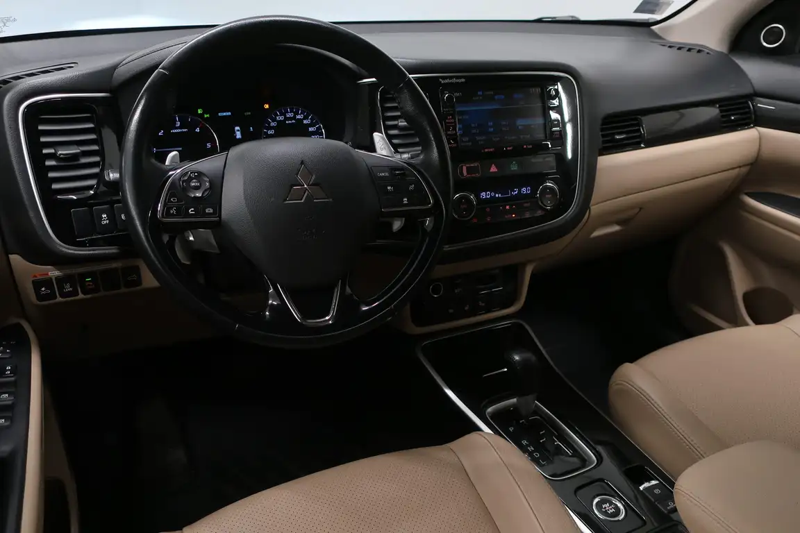 MITSUBISHI OUTLANDER