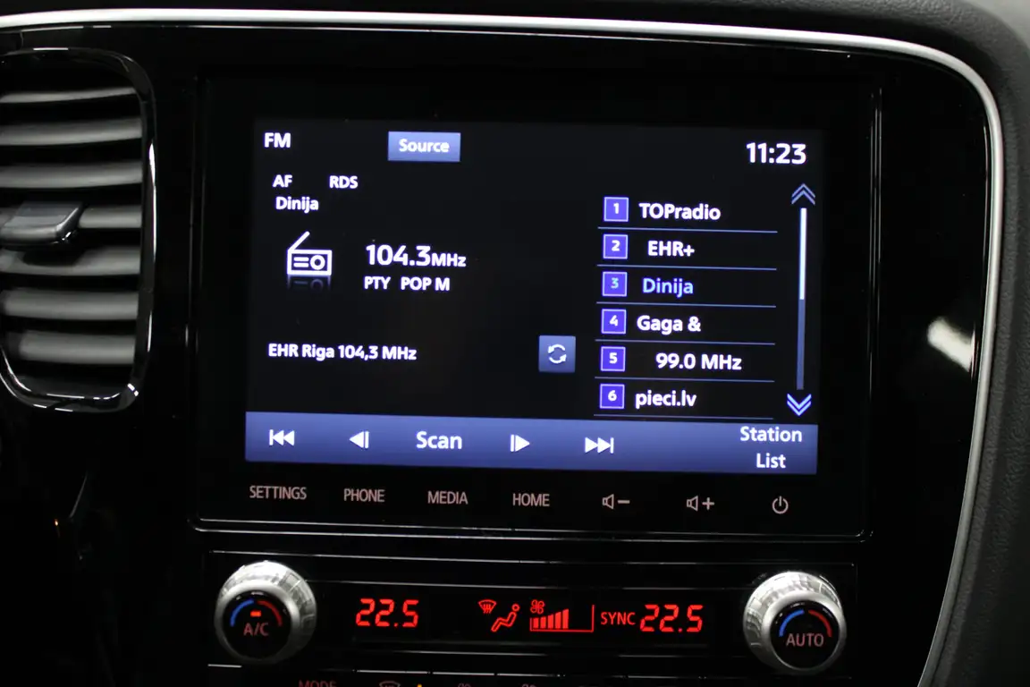 MITSUBISHI OUTLANDER