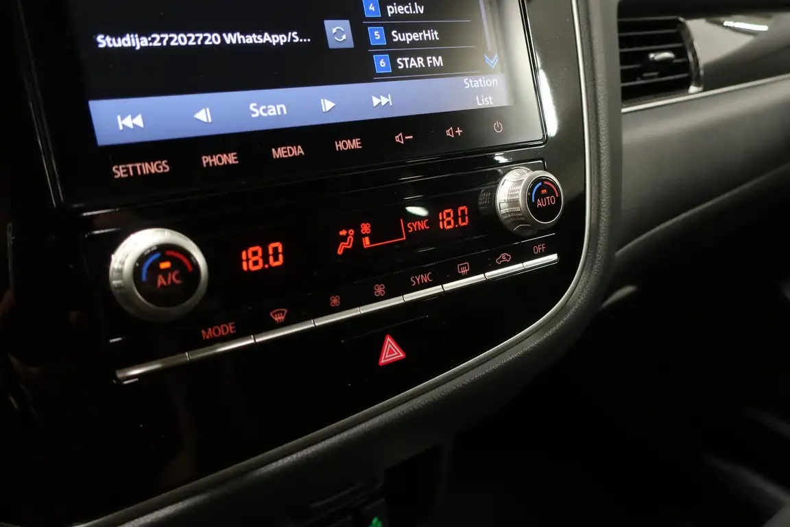 MITSUBISHI OUTLANDER