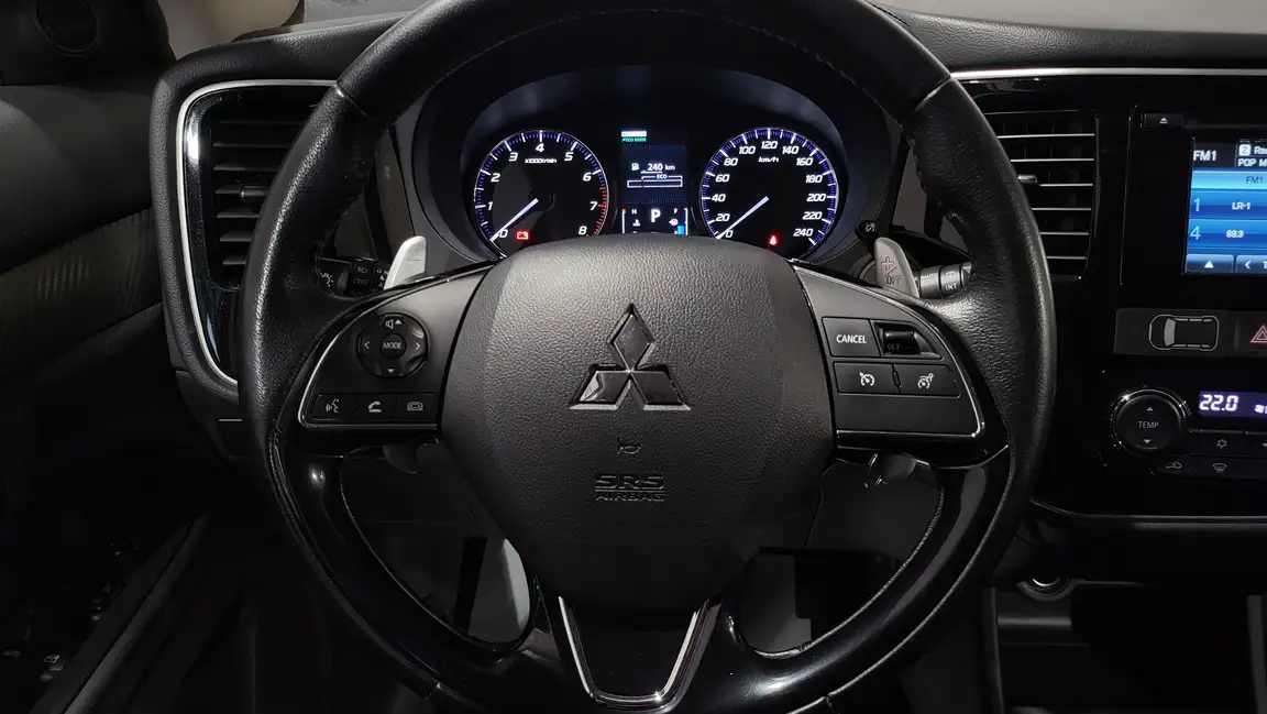 MITSUBISHI OUTLANDER