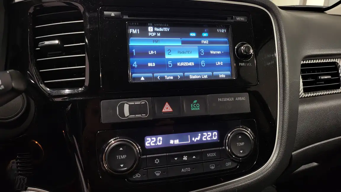 MITSUBISHI OUTLANDER