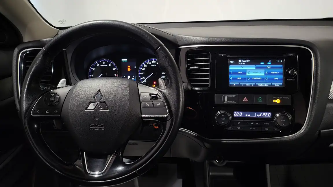 MITSUBISHI OUTLANDER