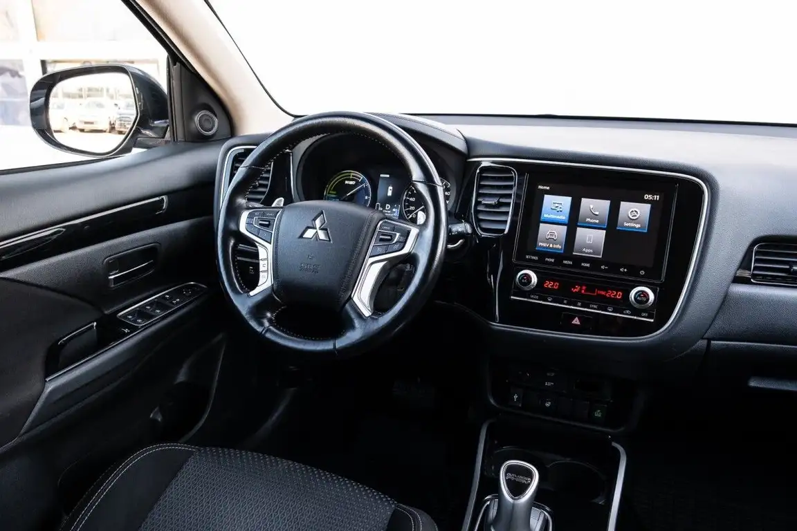 MITSUBISHI OUTLANDER