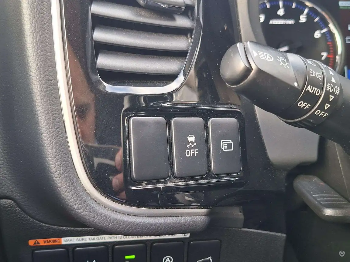 MITSUBISHI OUTLANDER