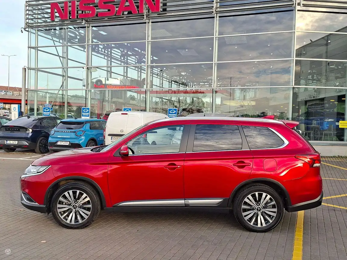 MITSUBISHI OUTLANDER