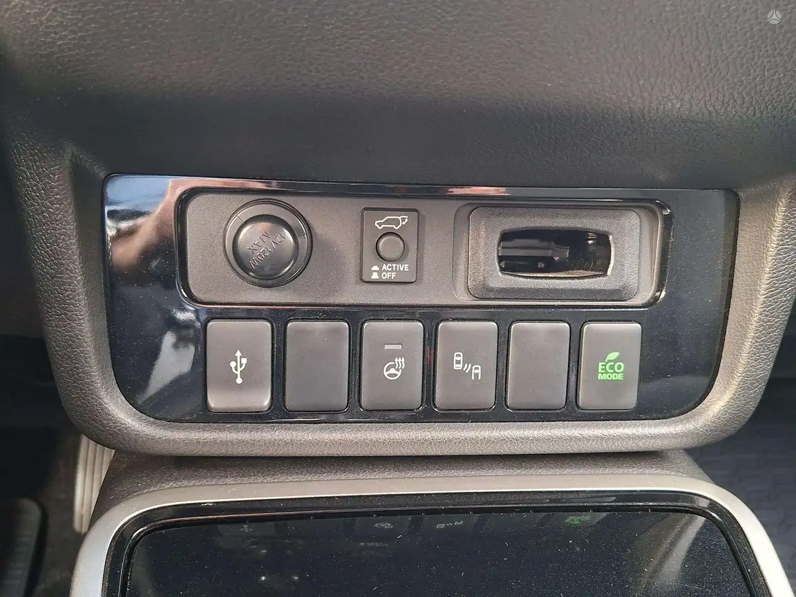 MITSUBISHI OUTLANDER