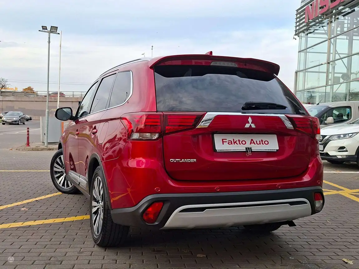 MITSUBISHI OUTLANDER