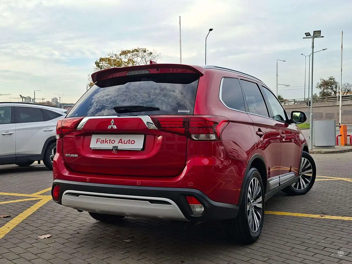 MITSUBISHI OUTLANDER