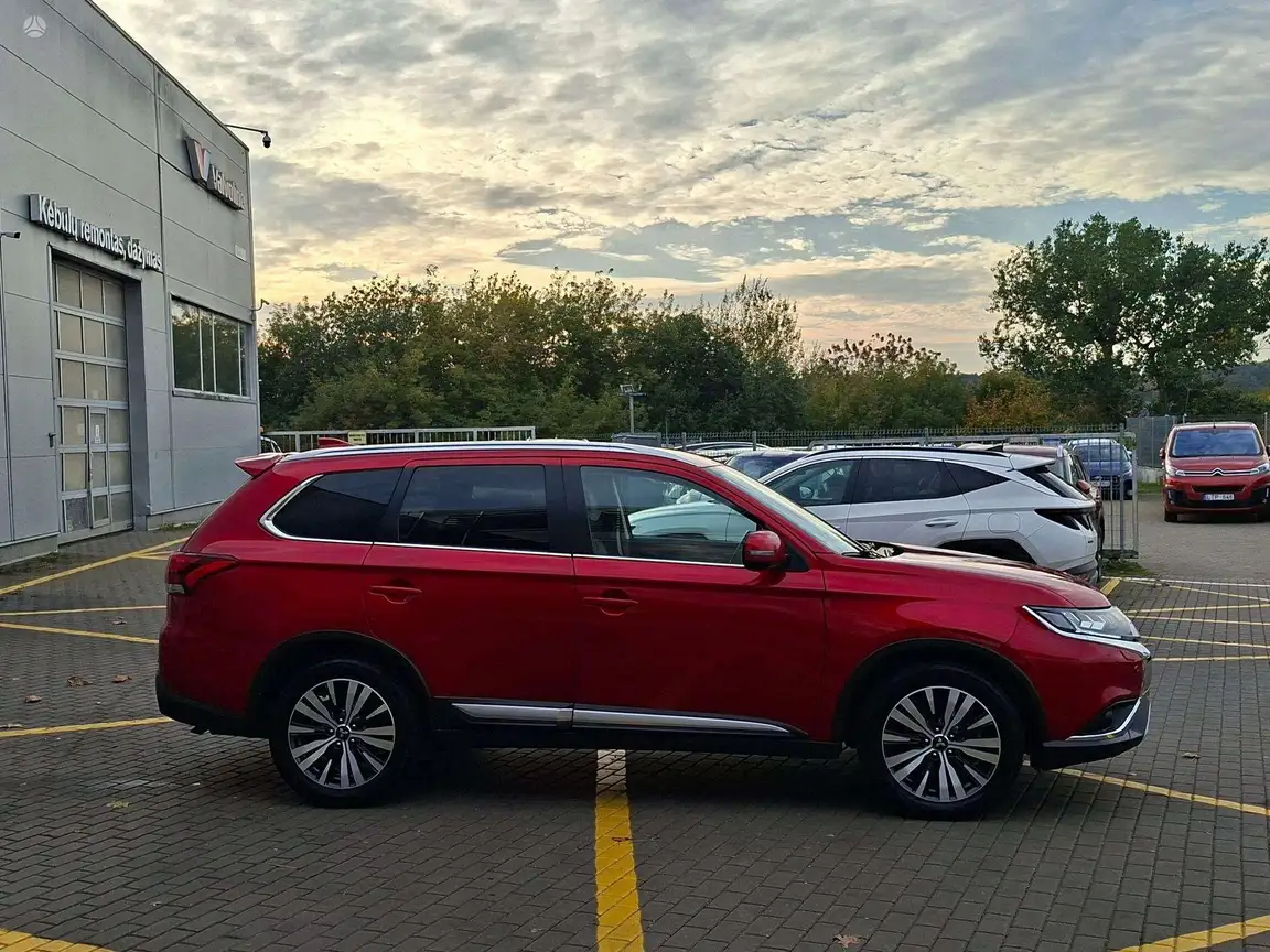 MITSUBISHI OUTLANDER