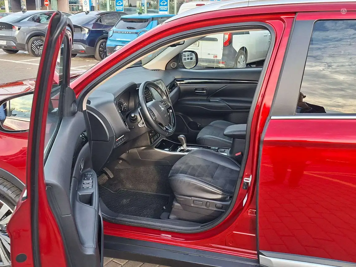 MITSUBISHI OUTLANDER