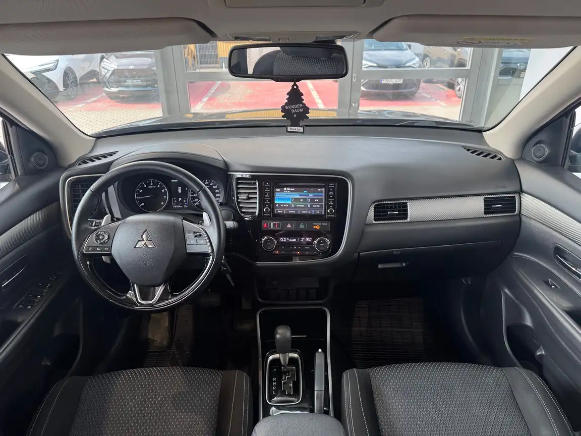 MITSUBISHI OUTLANDER