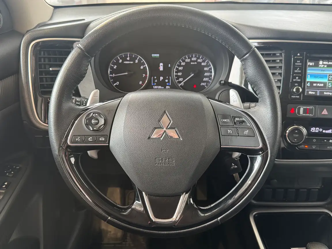 MITSUBISHI OUTLANDER
