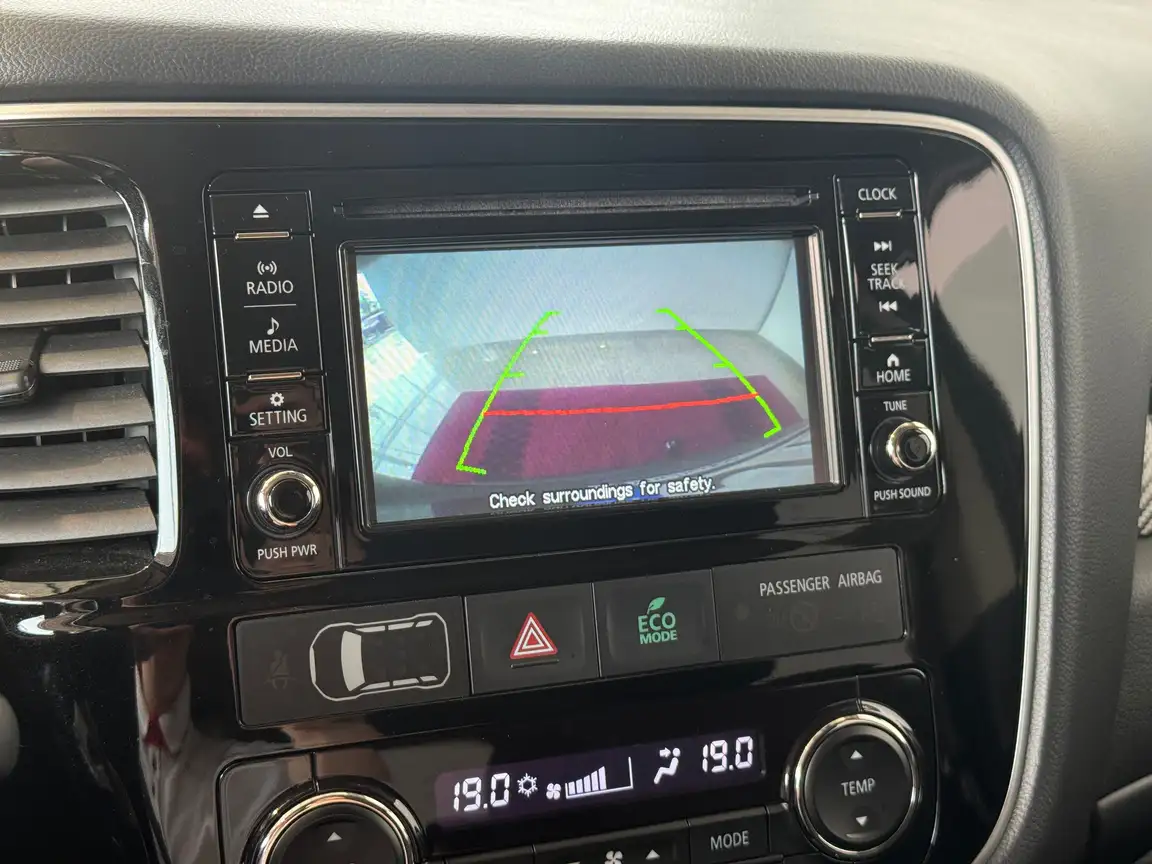 MITSUBISHI OUTLANDER