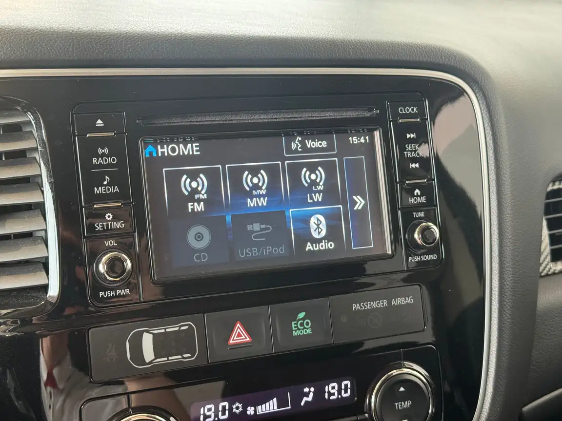 MITSUBISHI OUTLANDER