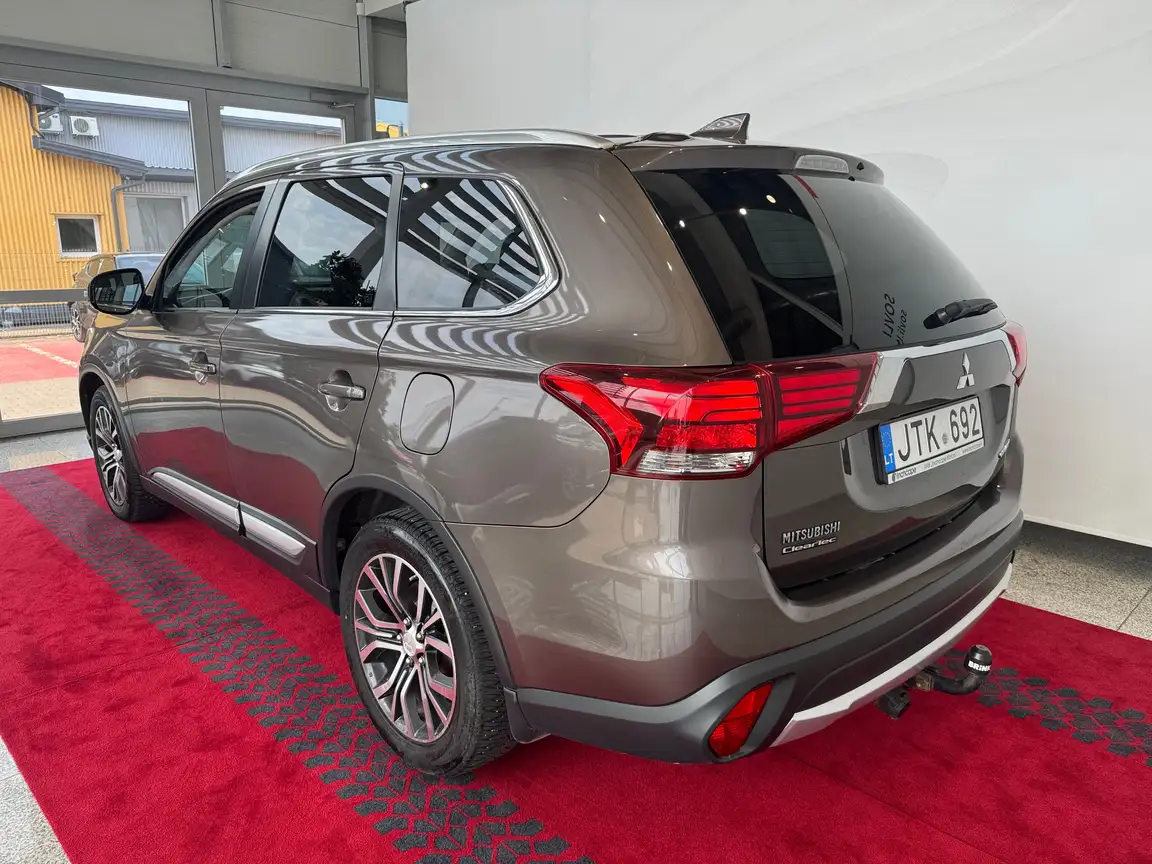 MITSUBISHI OUTLANDER