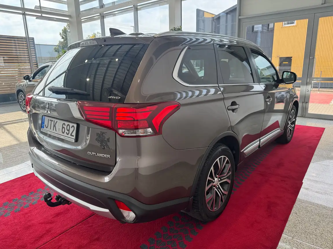 MITSUBISHI OUTLANDER